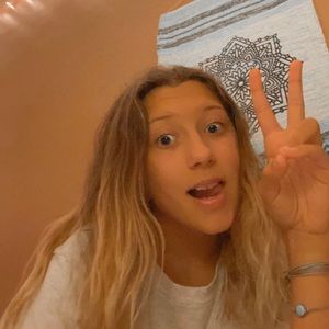 Meet your Posher, Ella